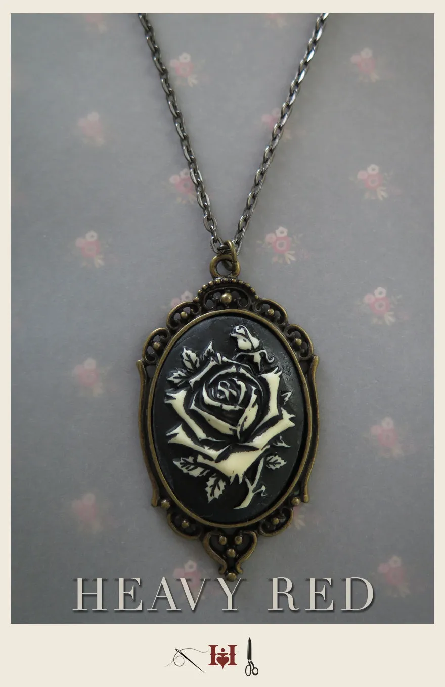 Monochrome Passion Cameo