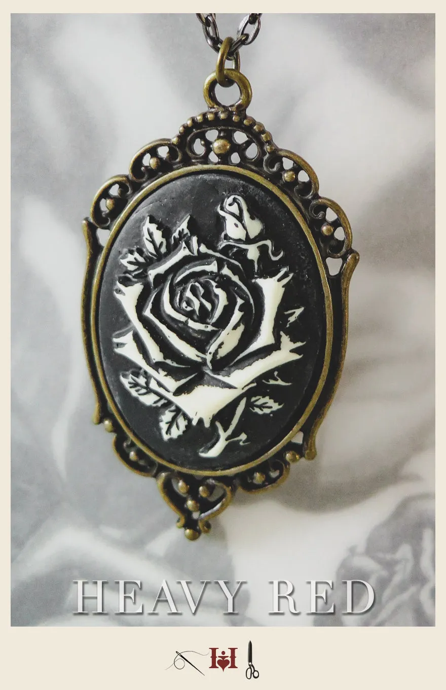 Monochrome Passion Cameo