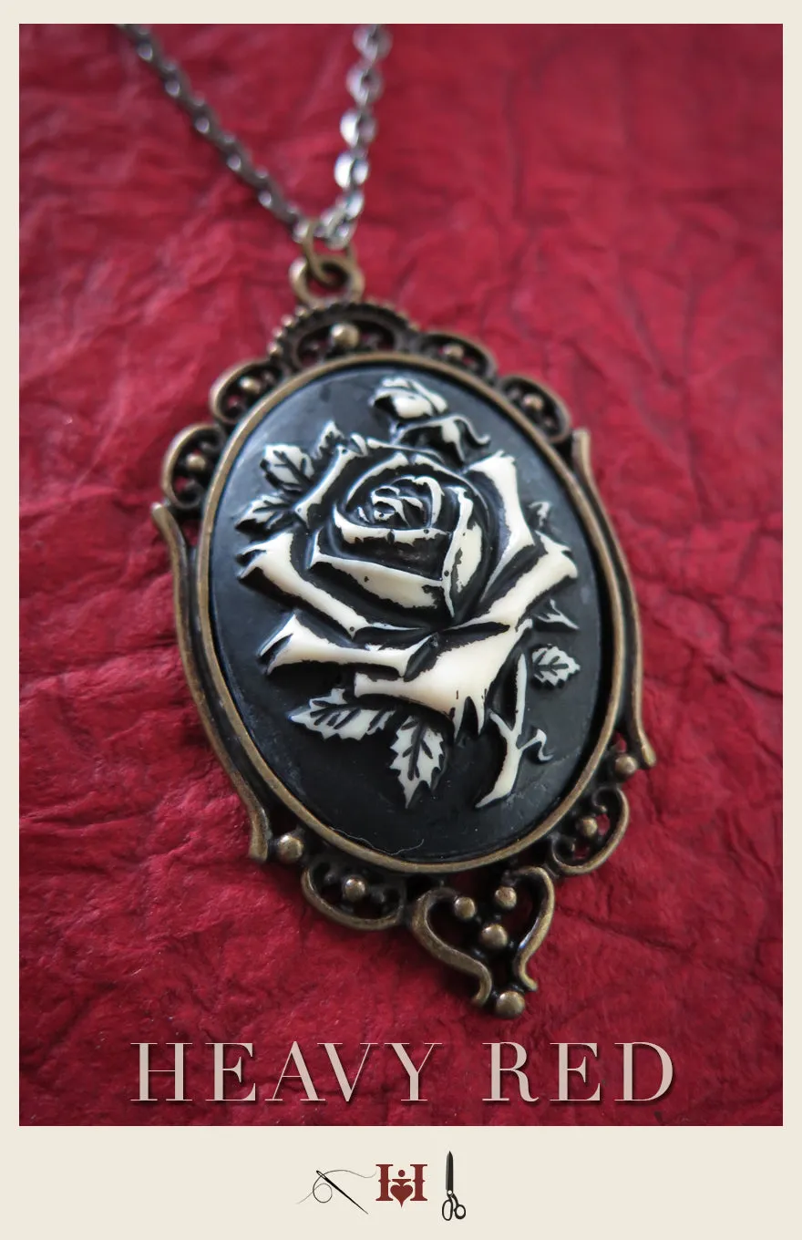 Monochrome Passion Cameo