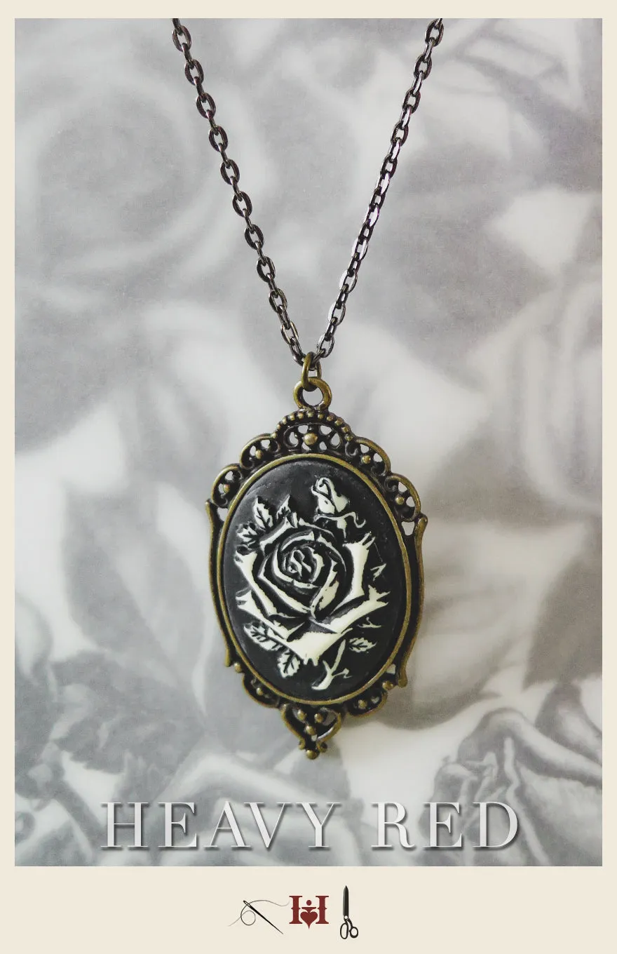 Monochrome Passion Cameo